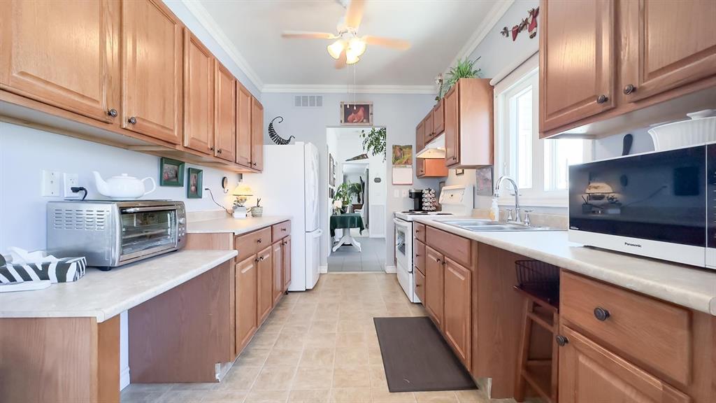 65 BROADWAY Street, Lambton Shores, Ontario, Canada
