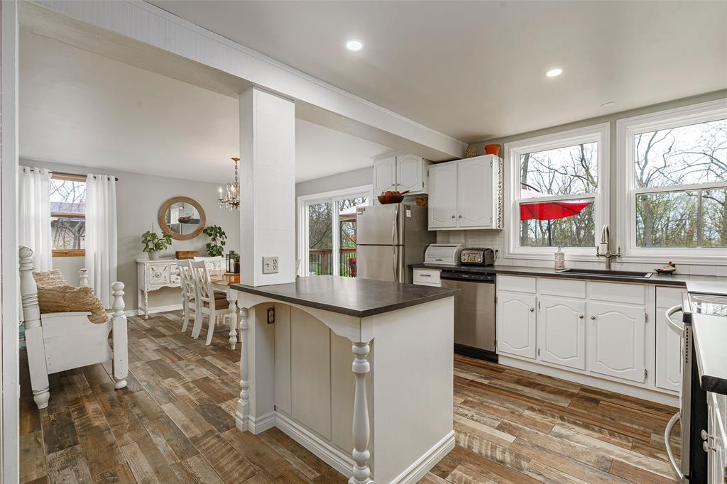 11 BAYLEY Street, Lambton Shores, Ontario, Canada