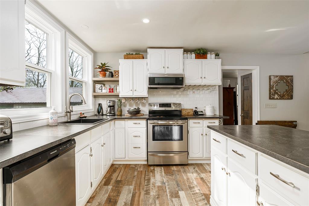 11 BAYLEY Street, Lambton Shores, Ontario, Canada