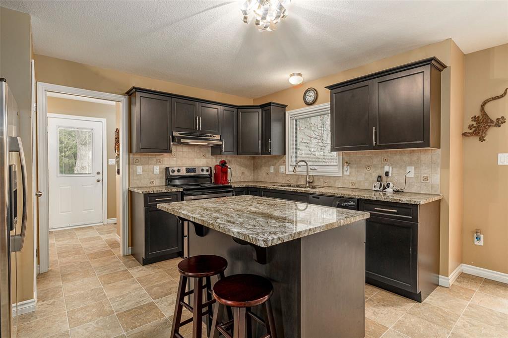 6782 EAST PARKWAY Drive, Lambton Shores, Ontario, Canada