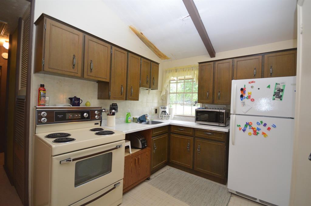 9670 RICHARDSON Drive, Lambton Shores, Ontario, Canada