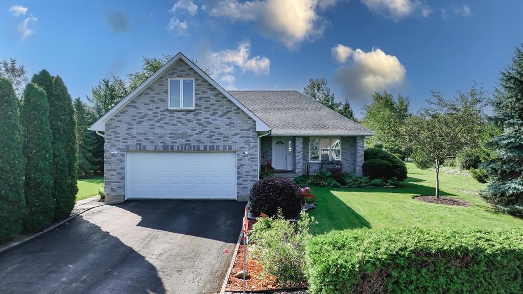 4335 BLUEPOINT Drive, Plympton-Wyoming Ontario, Canada