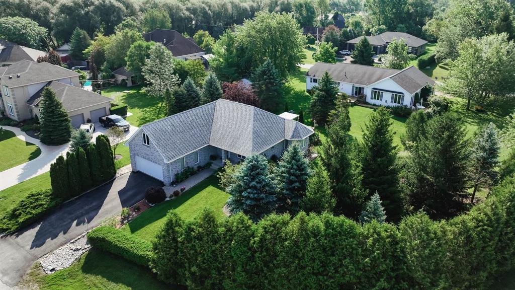 4335 BLUEPOINT Drive, Plympton-Wyoming, Ontario, Canada