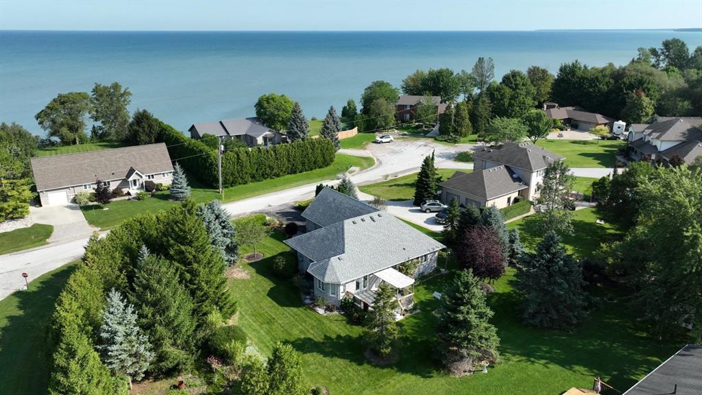 4335 BLUEPOINT Drive, Plympton-Wyoming, Ontario, Canada