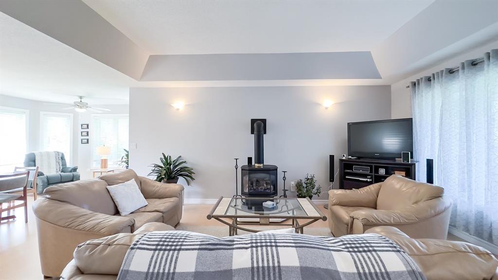4335 BLUEPOINT Drive, Plympton-Wyoming, Ontario, Canada