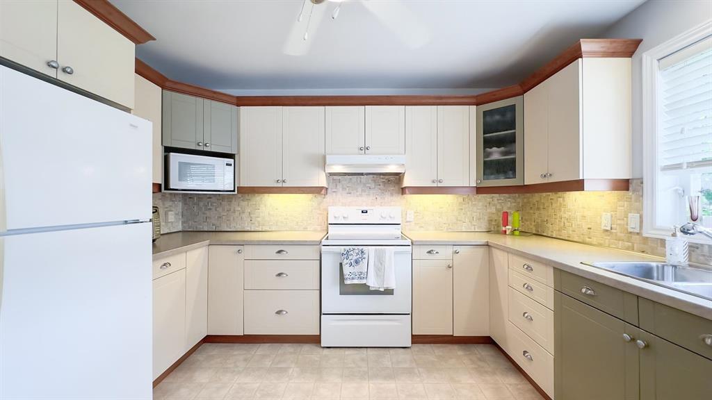 4335 BLUEPOINT Drive, Plympton-Wyoming, Ontario, Canada