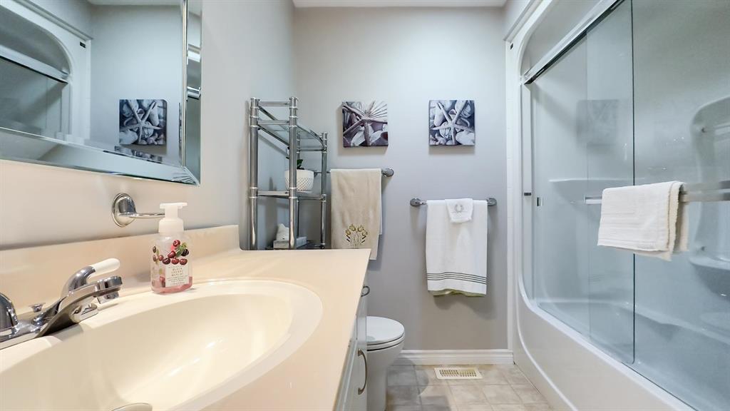4335 BLUEPOINT Drive, Plympton-Wyoming, Ontario, Canada