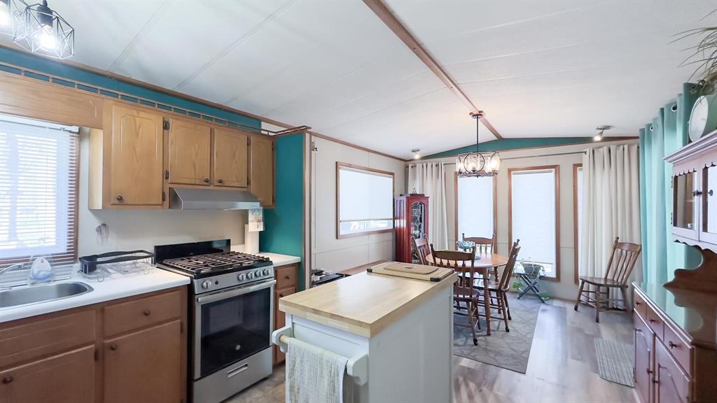 9910 NORTHVILLE Crescent Unit# A-52, Lambton Shores, Ontario, Canada
