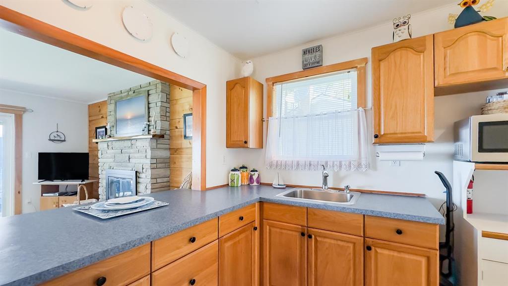 5332 BROADVIEW Avenue, Lambton Shores, Ontario, Canada
