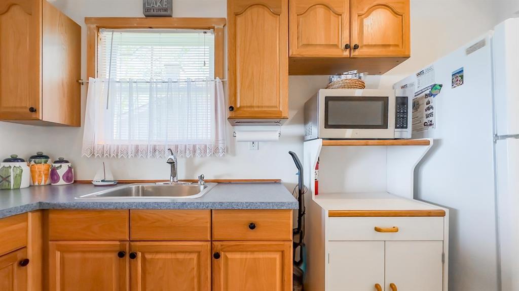 5332 BROADVIEW Avenue, Lambton Shores, Ontario, Canada