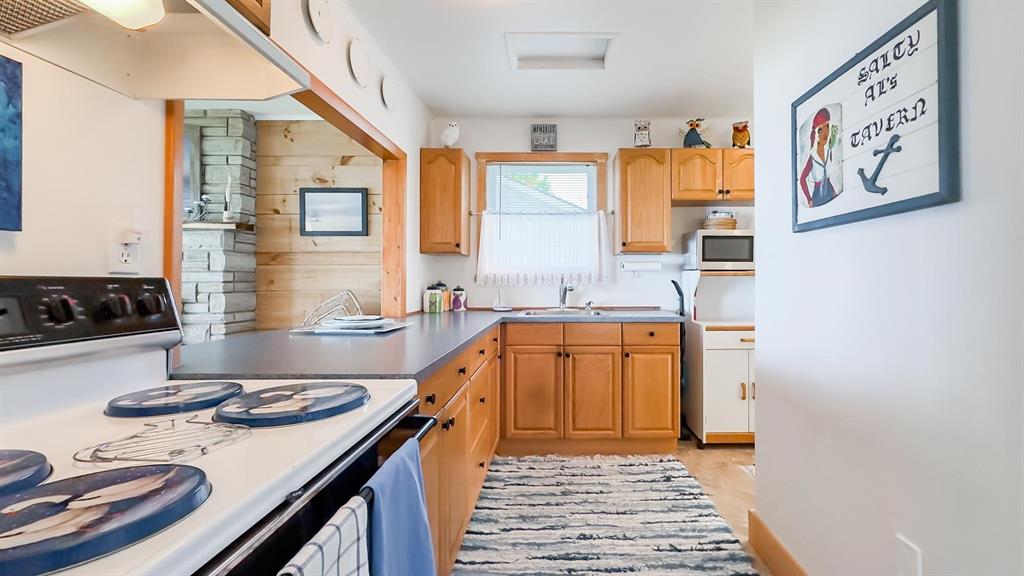 5332 BROADVIEW Avenue, Lambton Shores, Ontario, Canada