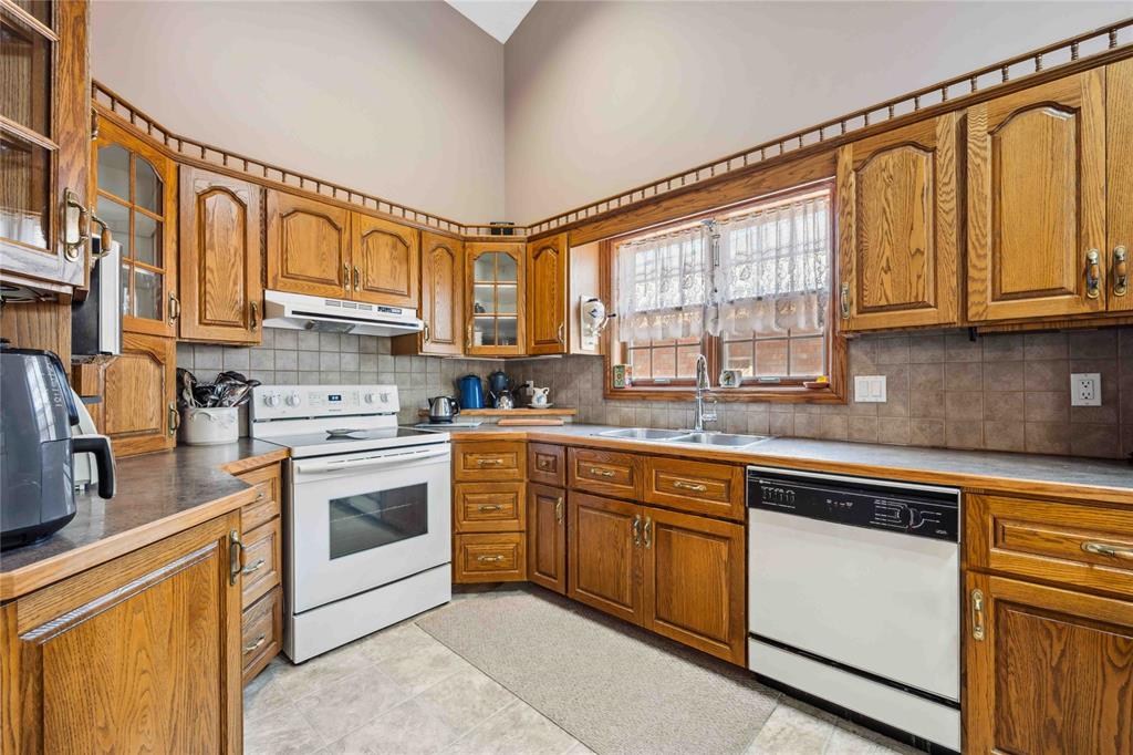 35 FRANCES Drive, Lambton Shores, Ontario, Canada