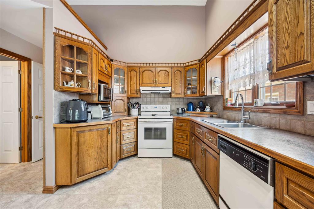 35 FRANCES Drive, Lambton Shores, Ontario, Canada