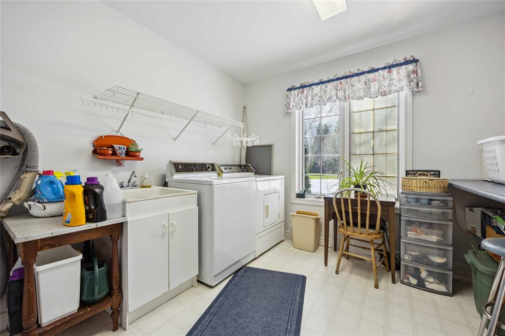 35 FRANCES Drive, Lambton Shores, Ontario, Canada