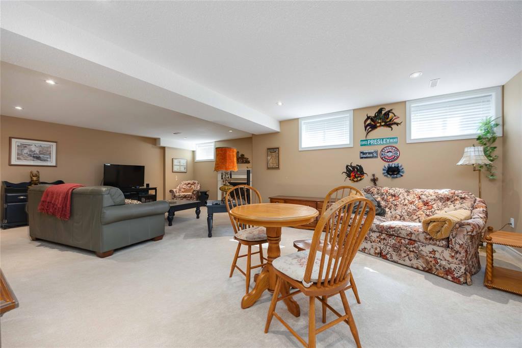 6742 OLD MILL Road, Plympton-Wyoming, Ontario, Canada