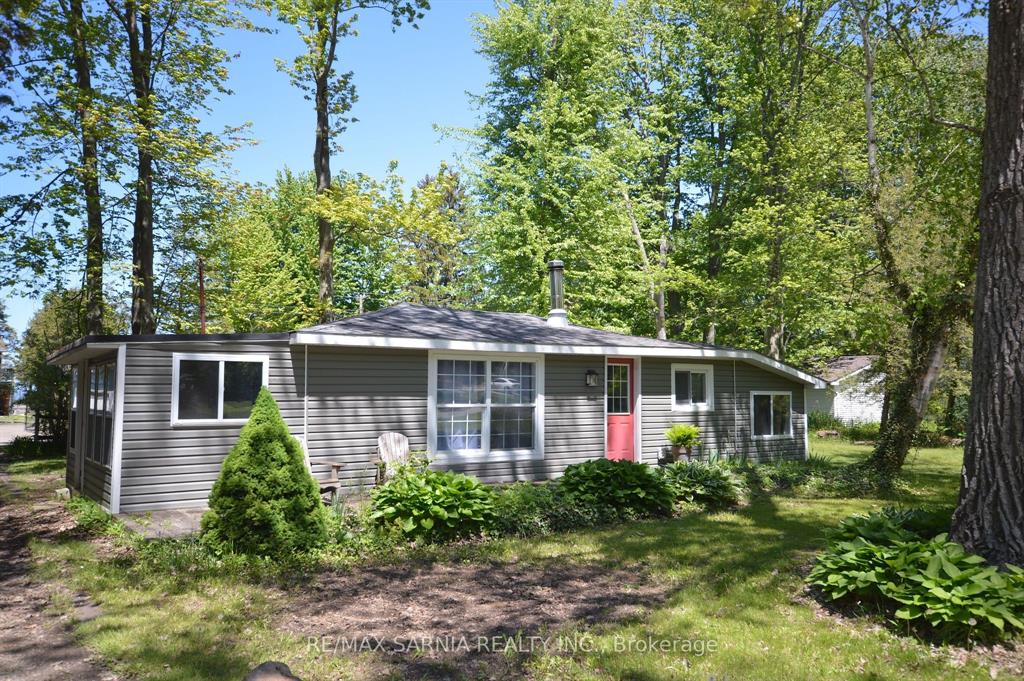 6208 LONDON Road, Lambton Shores, Ontario, Canada photo 1