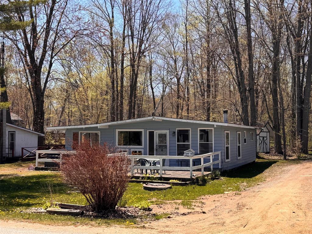 9924 LAKE Road, Lambton Shores, Ontario, Canada photo 2