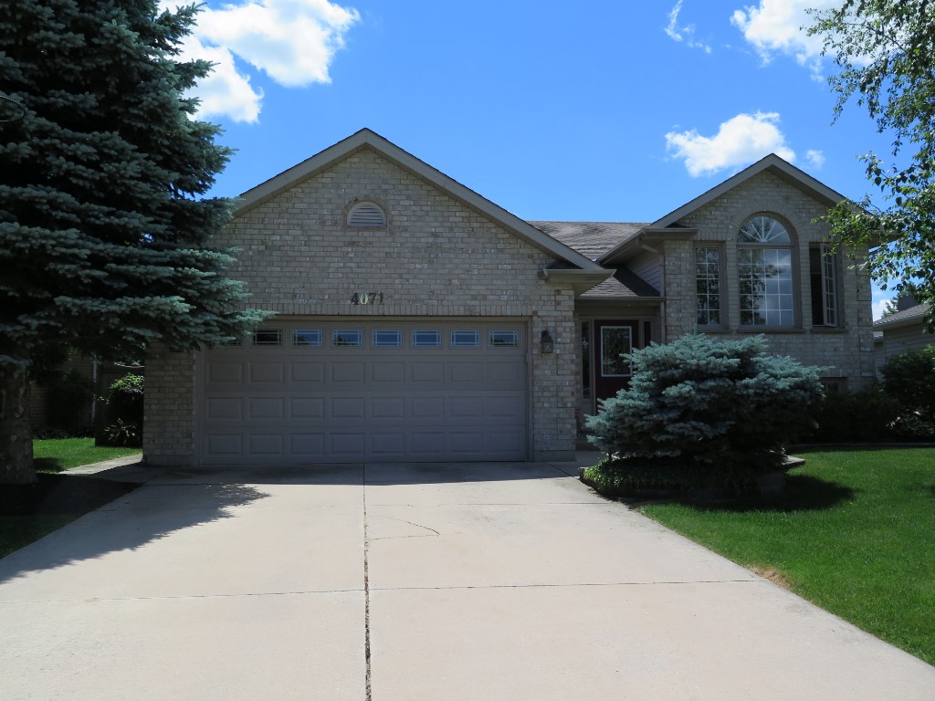 4071 PINE CRES, Petrolia Ontario, Canada