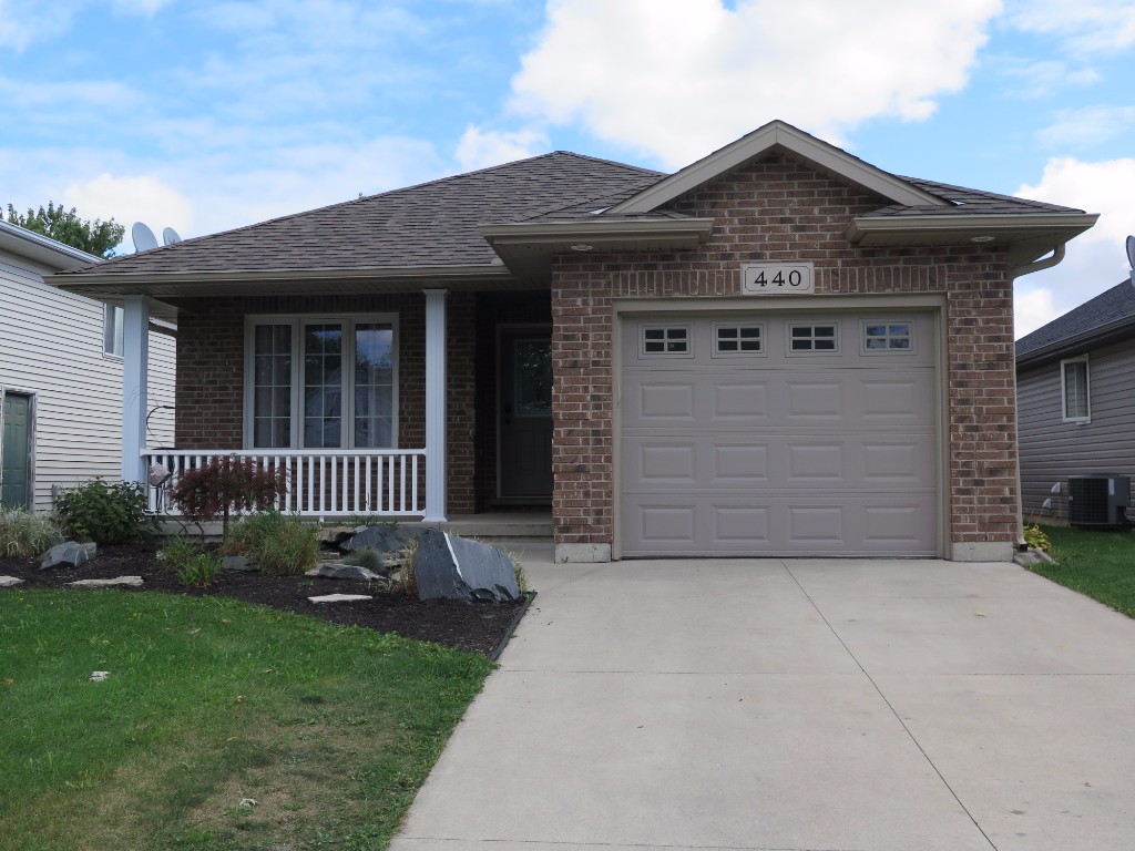 440 FOURTH ST, Petrolia Ontario, Canada