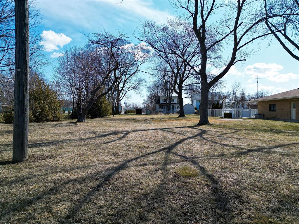 2002 ST CLAIR Parkway, Sarnia, Ontario, Canada