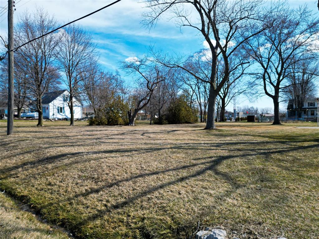 2002 ST CLAIR Parkway, Sarnia, Ontario, Canada