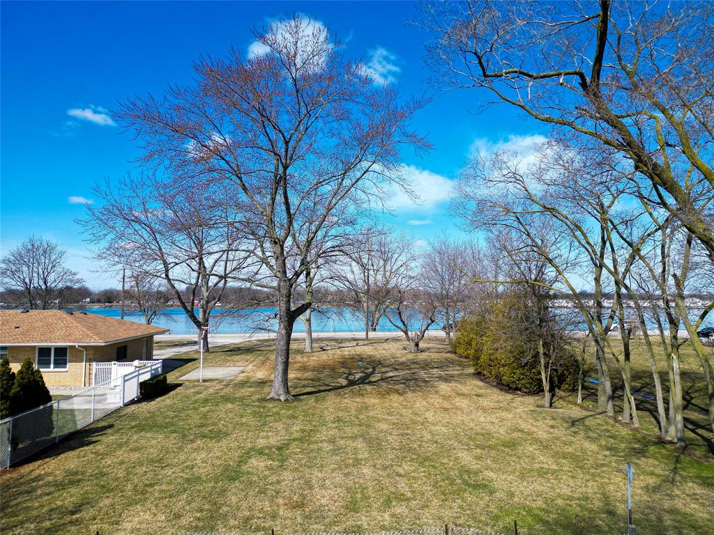2002 ST CLAIR Parkway, Sarnia, Ontario, Canada
