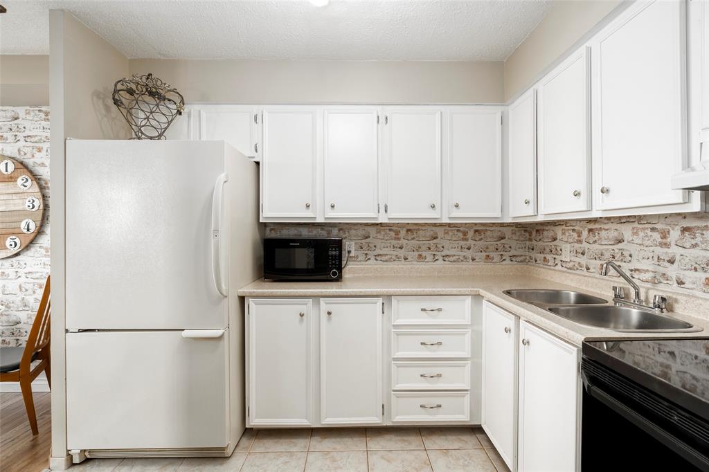 155 FRONT Street North Unit# 205, Sarnia, Ontario, Canada