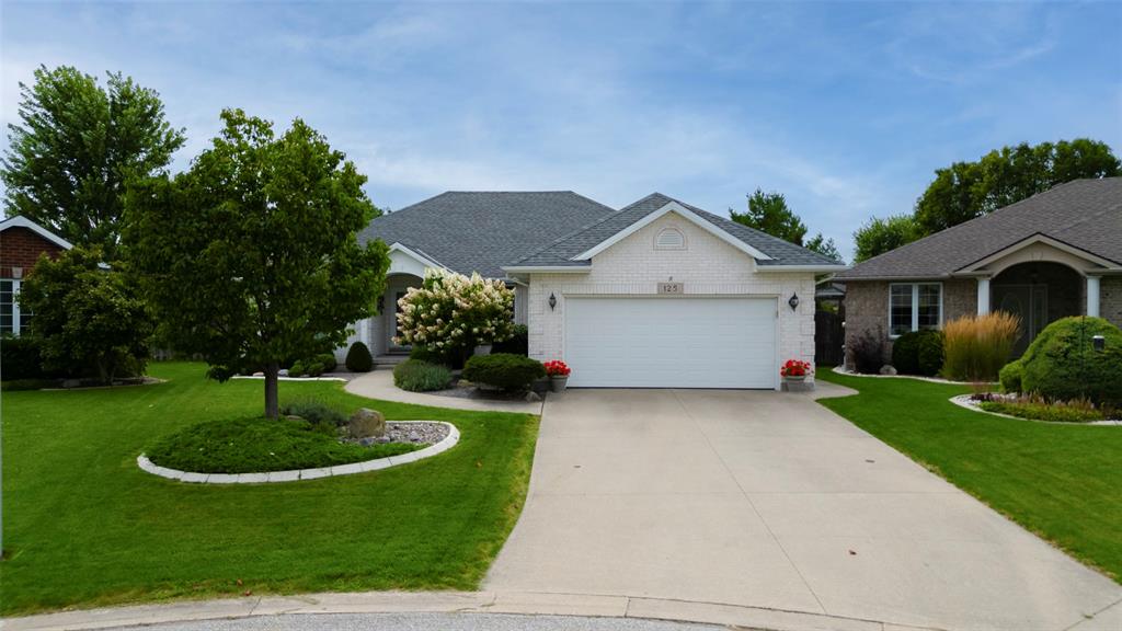 125 PAUL SLOGGETT Drive, Sarnia, Ontario, Canada