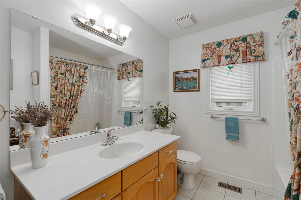 125 PAUL SLOGGETT Drive, Sarnia, Ontario, Canada