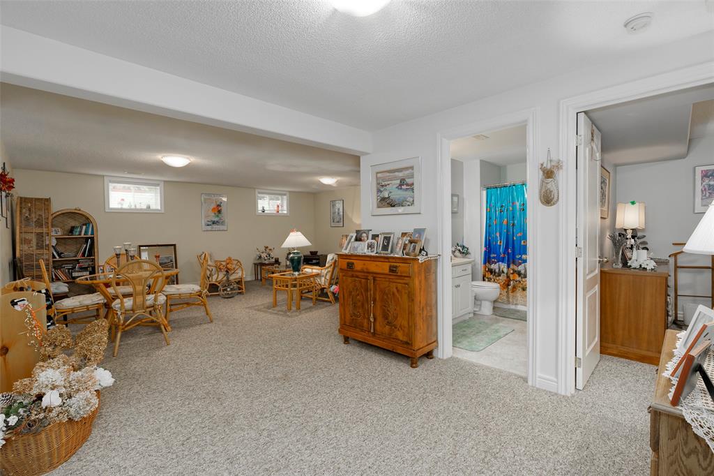 125 PAUL SLOGGETT Drive, Sarnia, Ontario, Canada