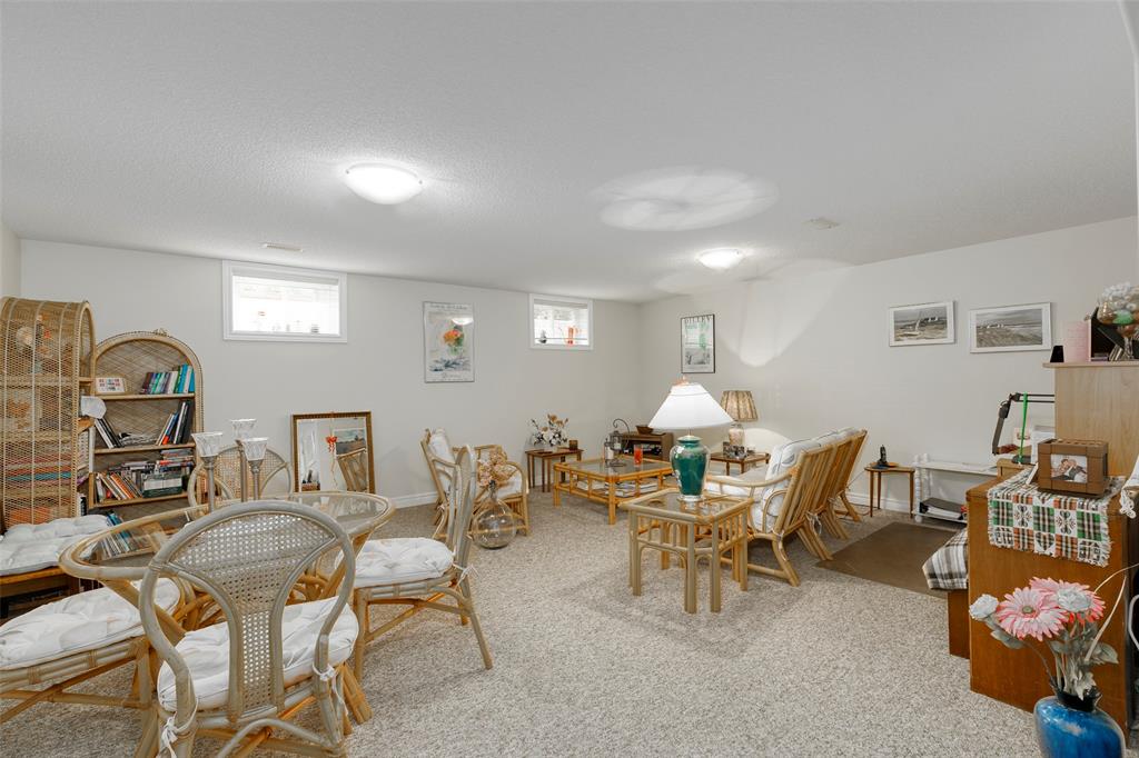 125 PAUL SLOGGETT Drive, Sarnia, Ontario, Canada