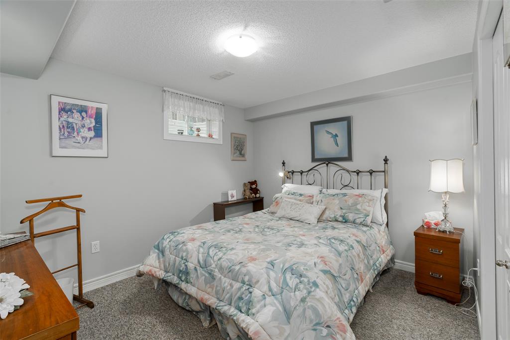 125 PAUL SLOGGETT Drive, Sarnia, Ontario, Canada