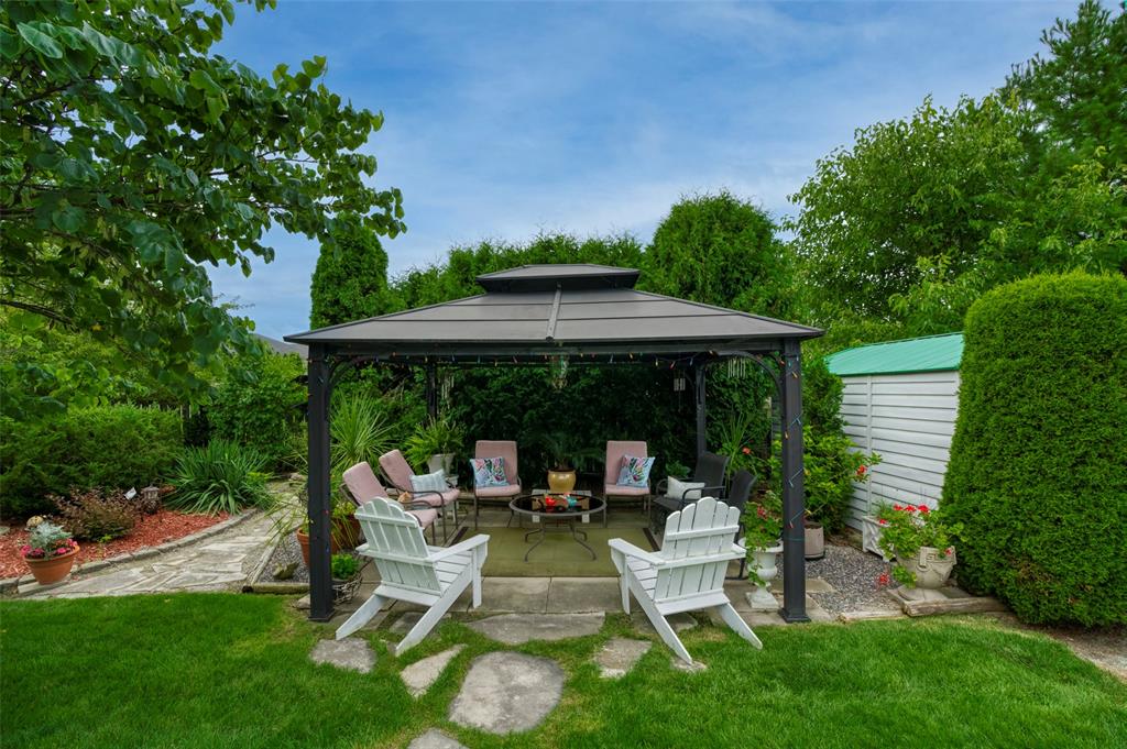 125 PAUL SLOGGETT Drive, Sarnia, Ontario, Canada