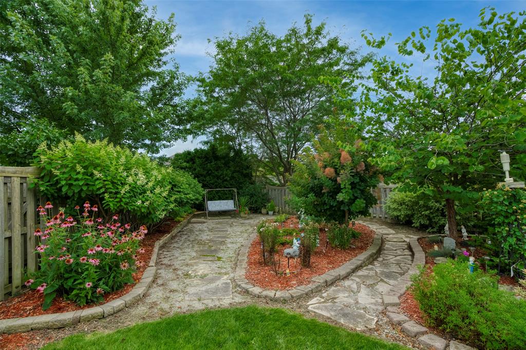 125 PAUL SLOGGETT Drive, Sarnia, Ontario, Canada