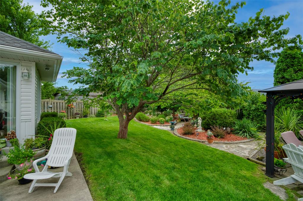 125 PAUL SLOGGETT Drive, Sarnia, Ontario, Canada