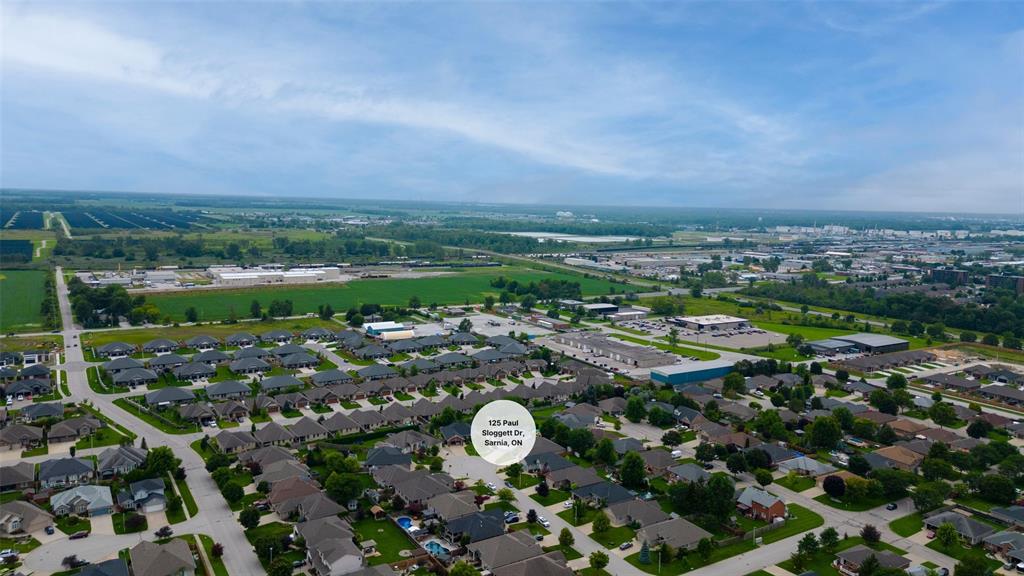 125 PAUL SLOGGETT Drive, Sarnia, Ontario, Canada