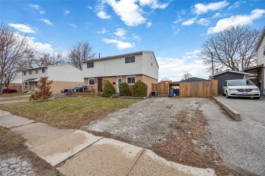 589 CARDIFF Drive, Sarnia, Ontario, Canada photo 3