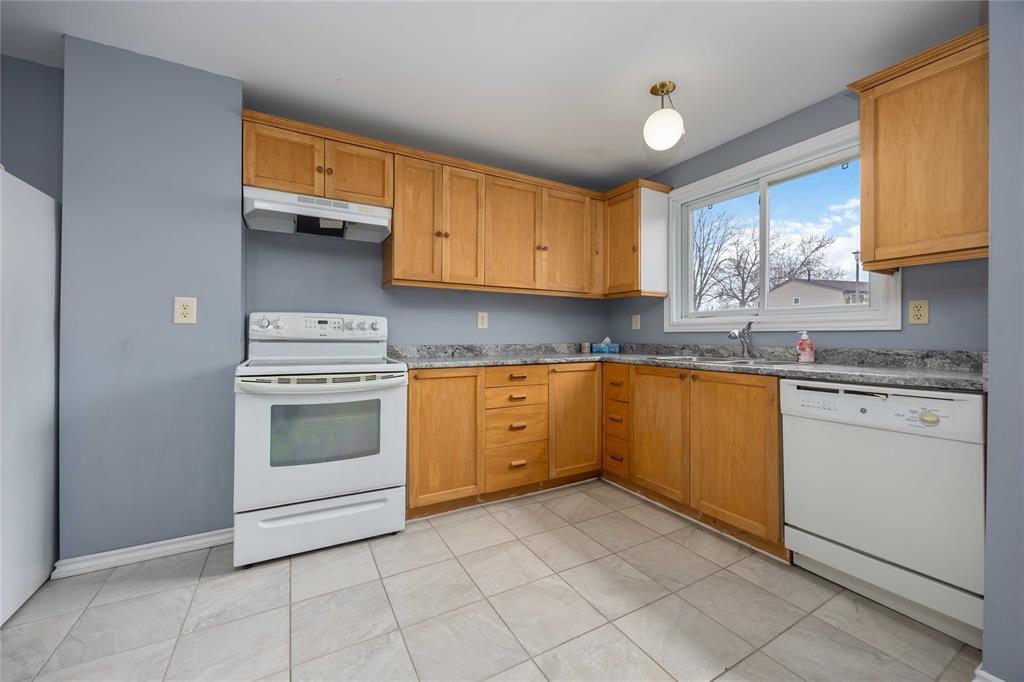 589 CARDIFF Drive, Sarnia, Ontario, Canada photo 7