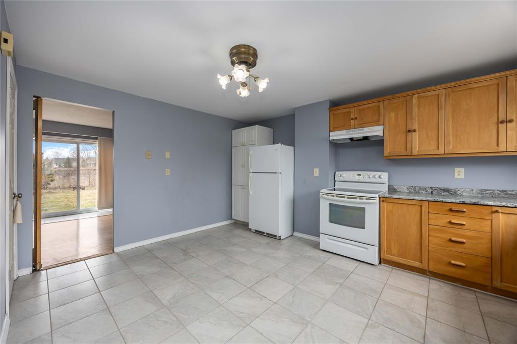 589 CARDIFF Drive, Sarnia, Ontario, Canada photo 9