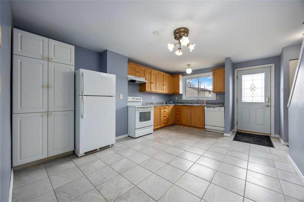 589 CARDIFF Drive, Sarnia, Ontario, Canada photo 10