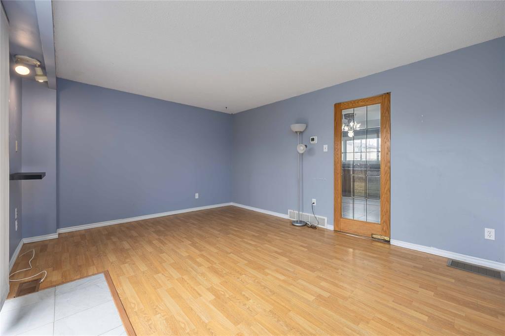 589 CARDIFF Drive, Sarnia, Ontario, Canada photo 13