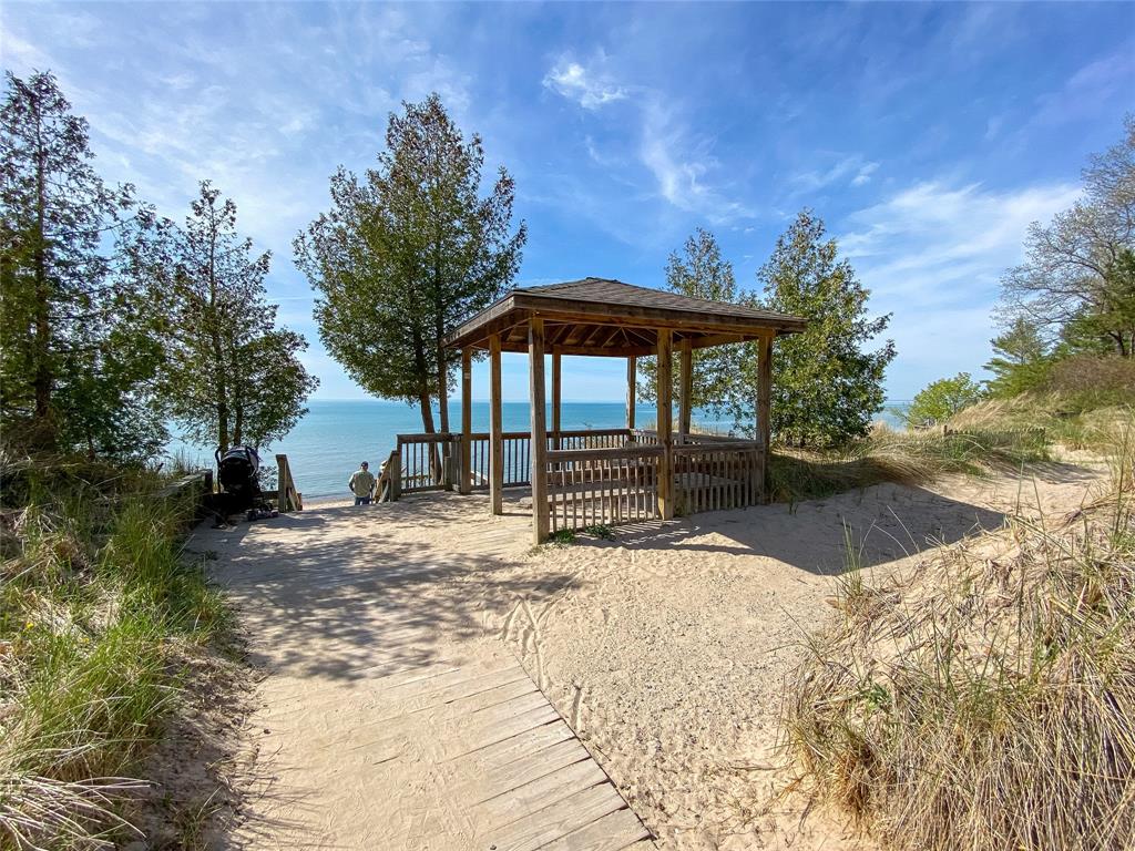 10265 MAPLEWOOD Avenue, Lambton Shores, Ontario, Canada