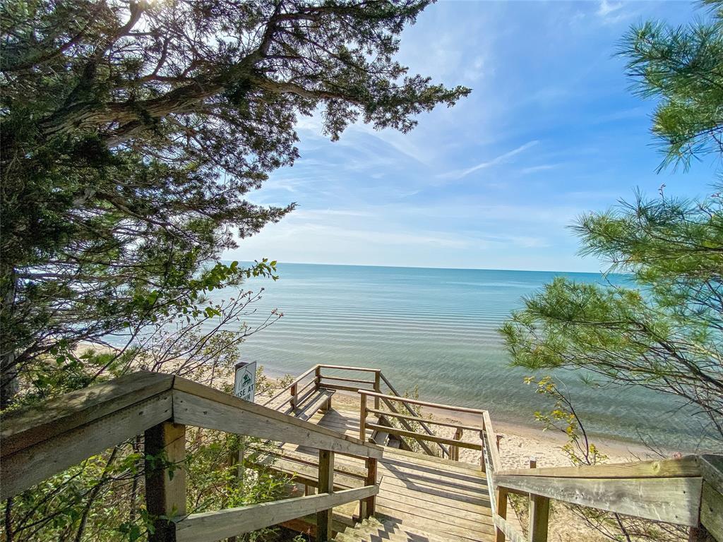 10265 MAPLEWOOD Avenue, Lambton Shores, Ontario, Canada