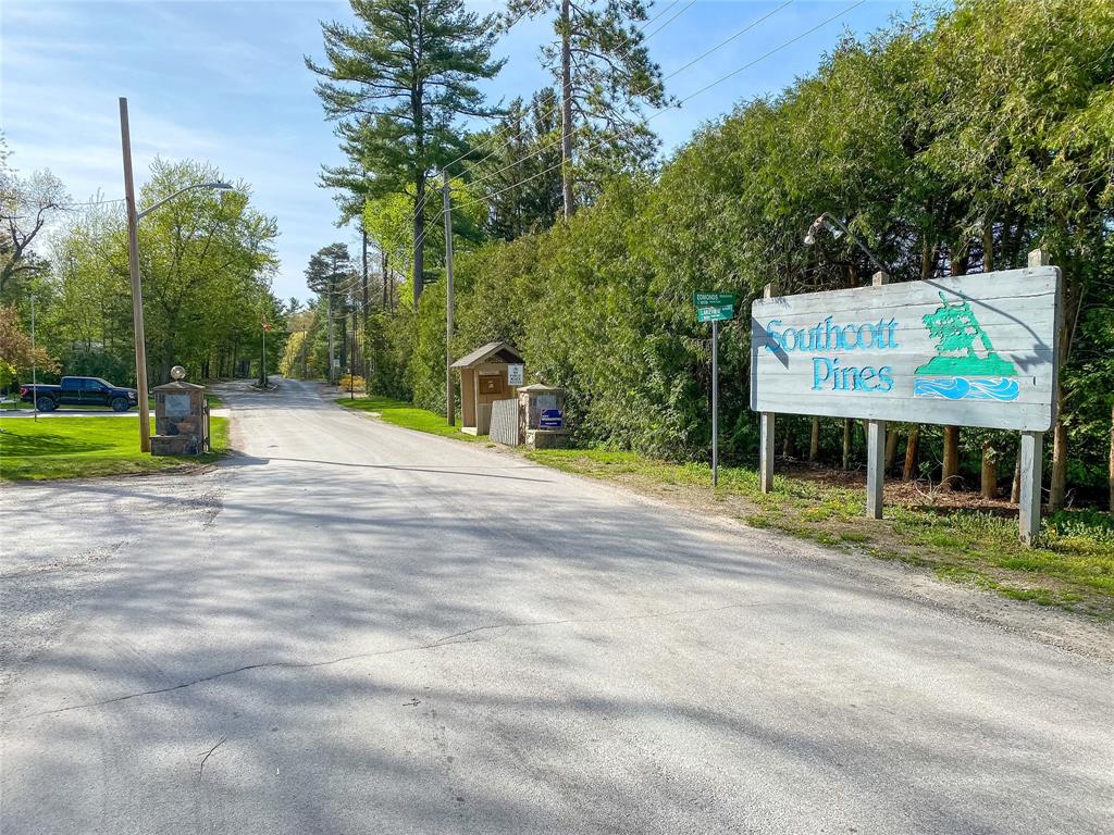 10265 MAPLEWOOD Avenue, Lambton Shores, Ontario, Canada