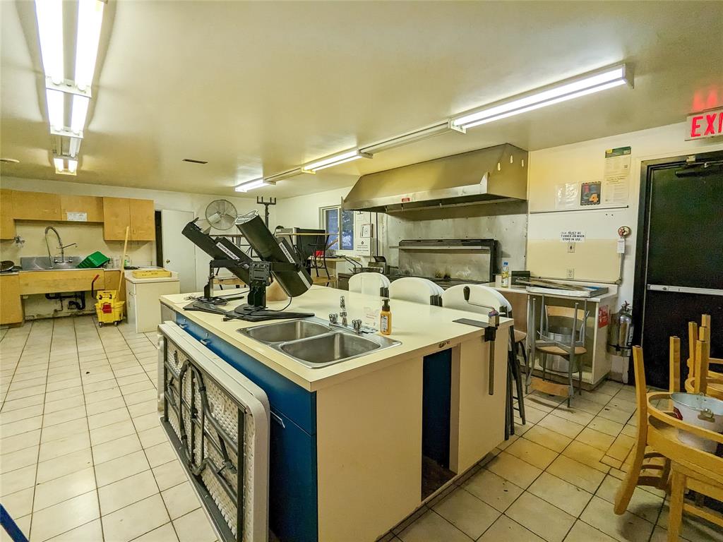 2505 LONDON Line, Sarnia, Ontario, Canada