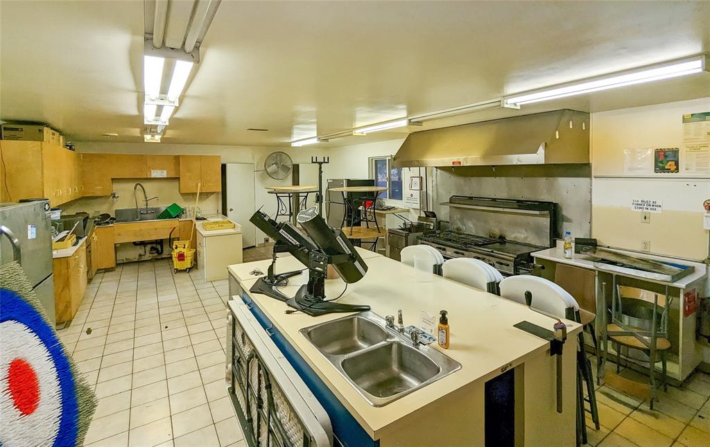 2505 LONDON Line, Sarnia, Ontario, Canada