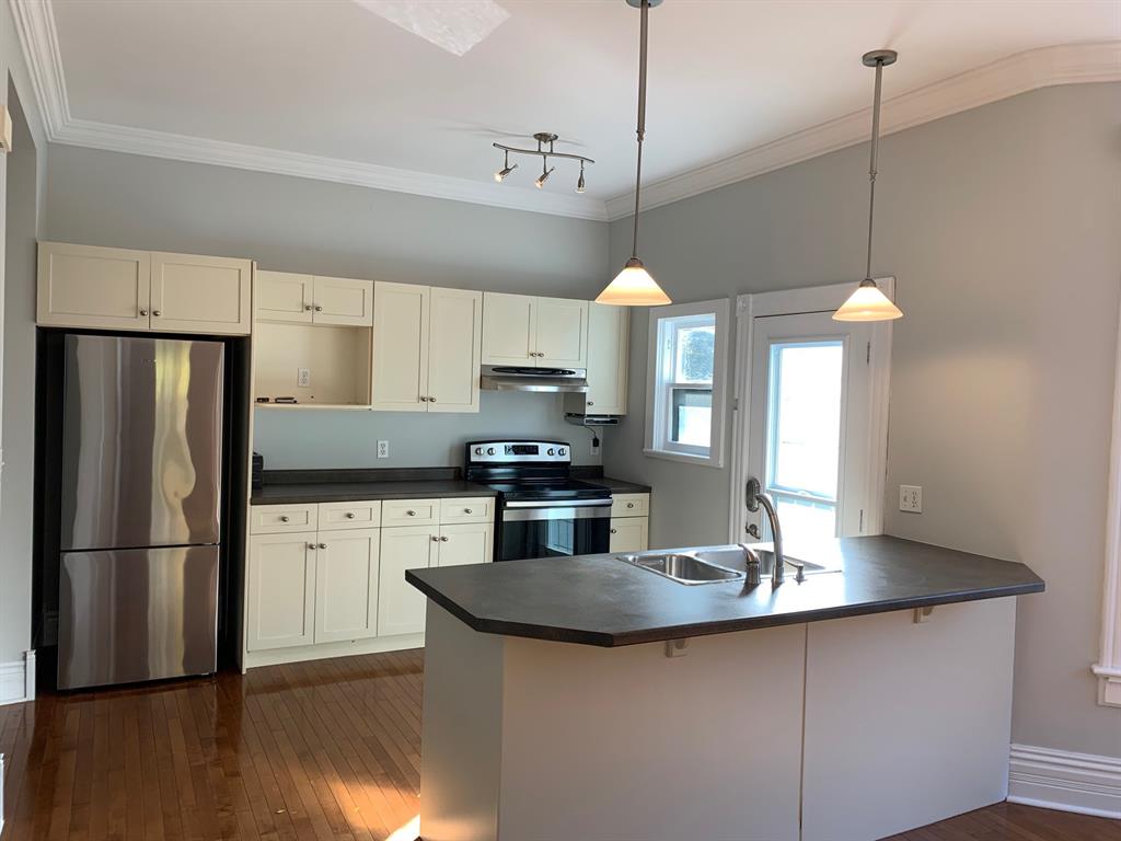 326 COLLEGE Avenue North Unit# MN FLR, Sarnia, Ontario, Canada