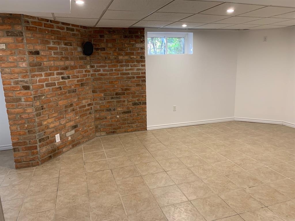 326 COLLEGE Avenue North Unit# MN FLR, Sarnia, Ontario, Canada