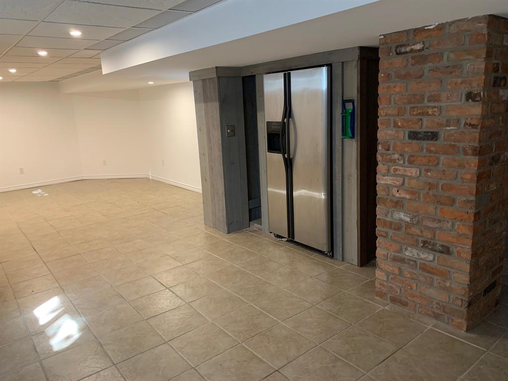 326 COLLEGE Avenue North Unit# MN FLR, Sarnia, Ontario, Canada