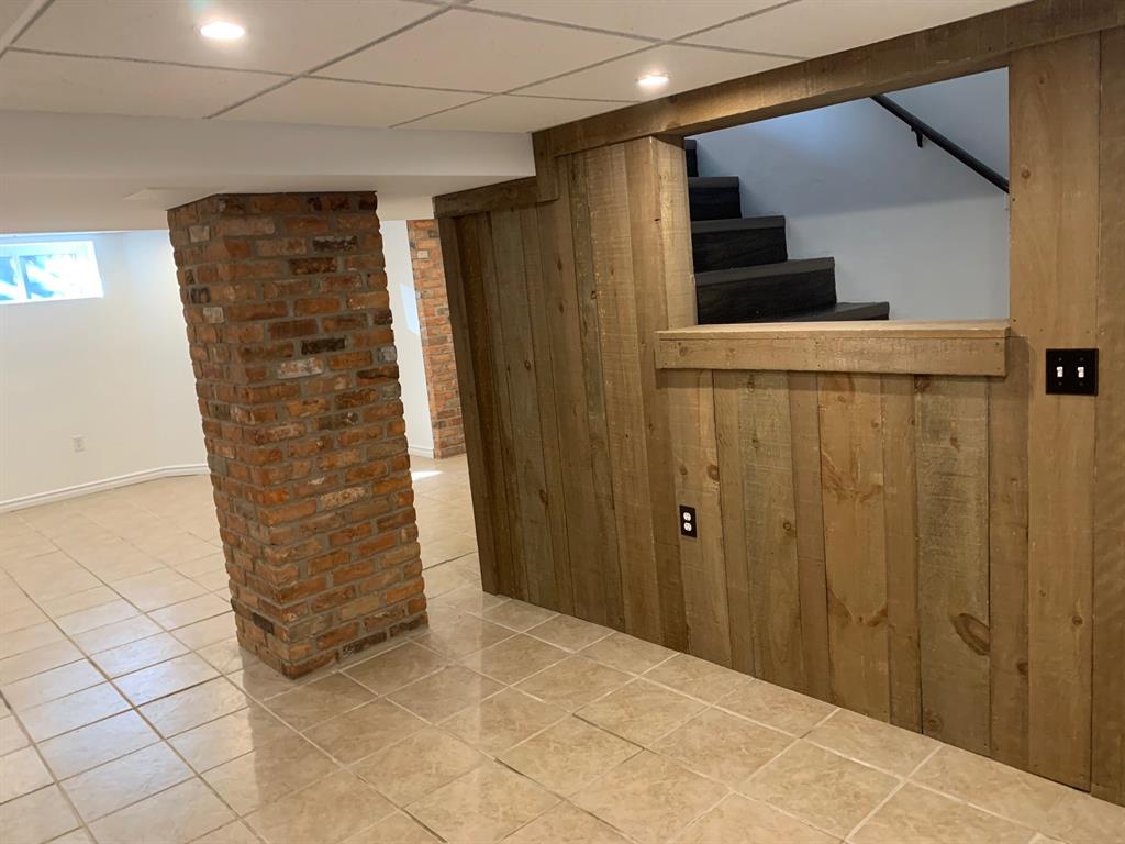 326 COLLEGE Avenue North Unit# MN FLR, Sarnia, Ontario, Canada